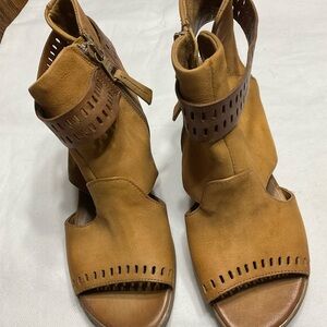 MIZ MOOZ 37(7) Brown Leather Women Sandals side zip open toe NWOT